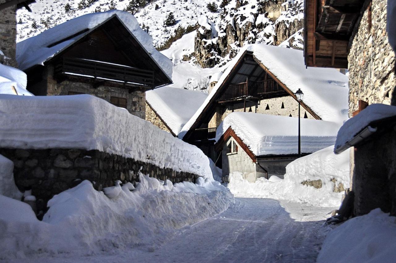 Maison Carail Nevache 14 Personnes Exterior photo